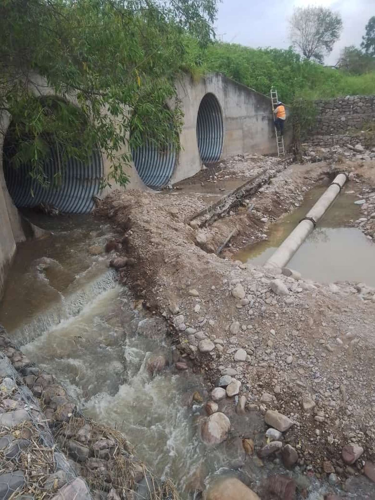 Normalización del servicio en Palpalá y futuras obras de reingeniería en el arroyo Las Martas
