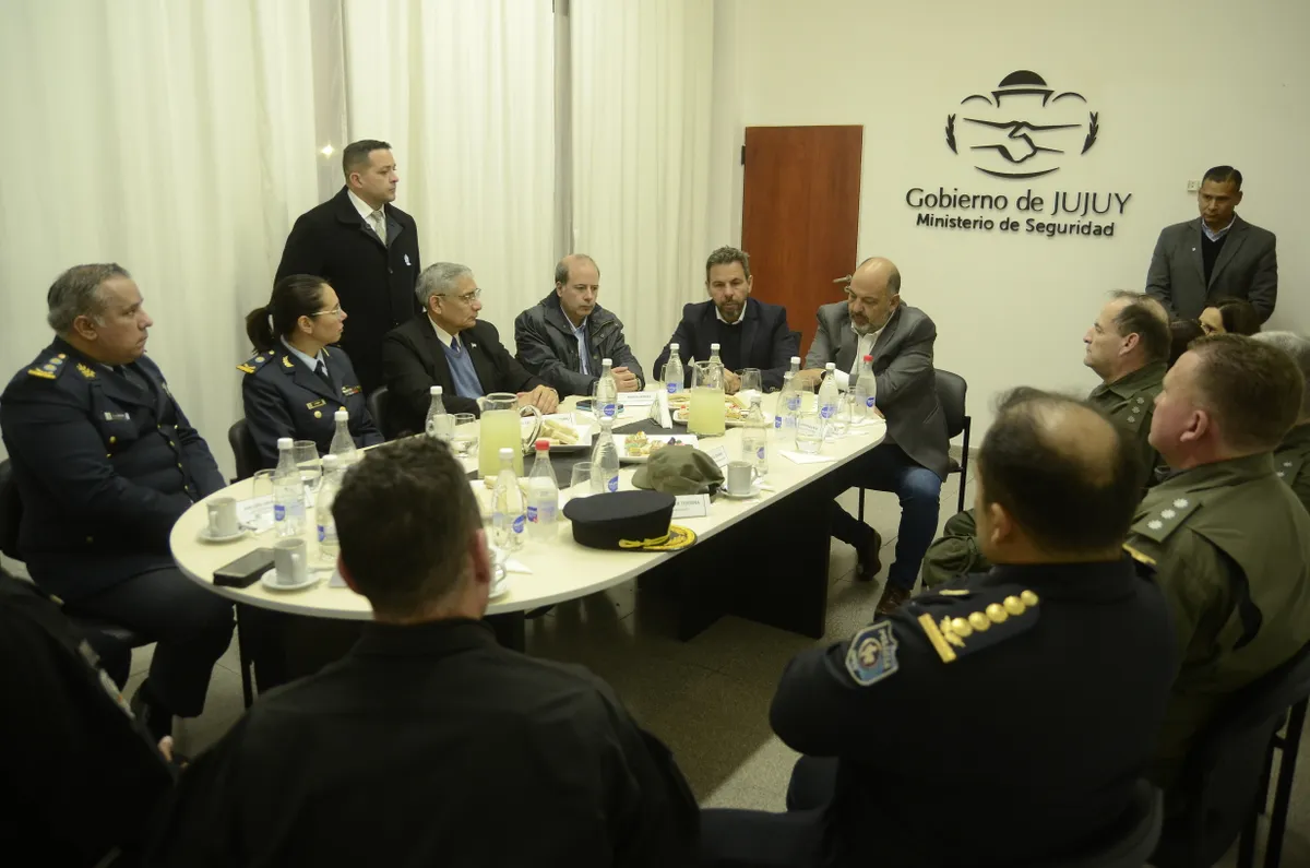 Autoridades ministeriales de seguridad nacional se reunieron con Guillermo Corro y jefes de fuerzas federales
